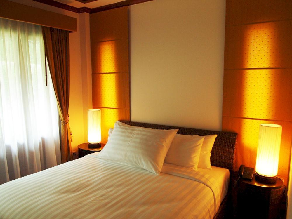Oyo 626 The Chalet Phuket Resort Panwa Beach Exterior foto
