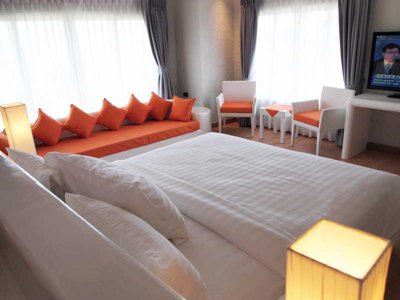 Oyo 626 The Chalet Phuket Resort Panwa Beach Exterior foto
